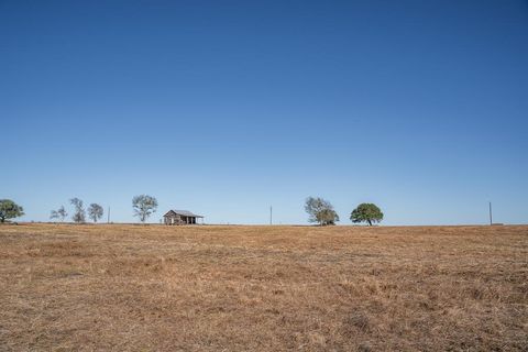 A home in Schulenburg