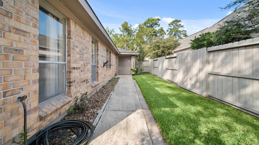 8018 Rebawood Drive, Humble, Texas image 38