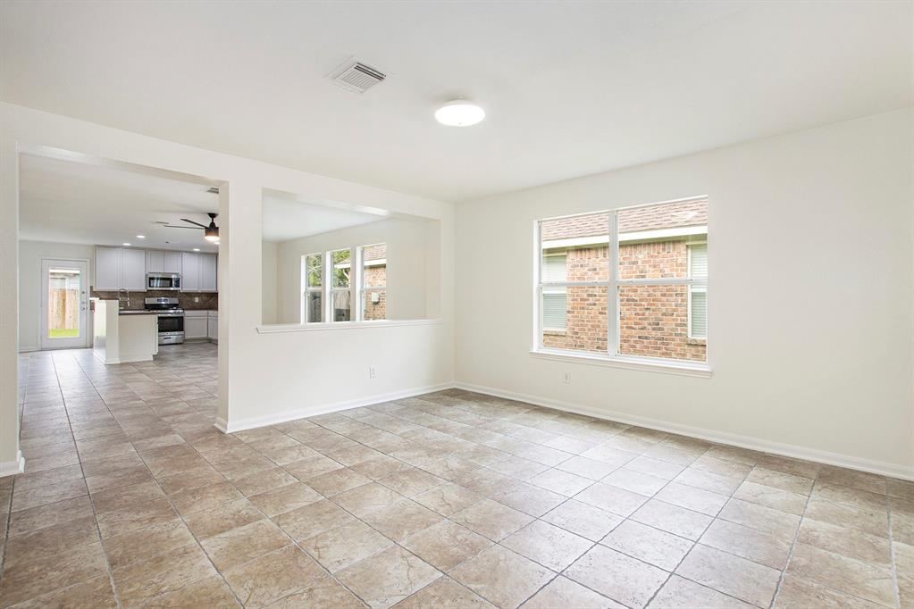 7719 Serene Wood Lane, Cypress, Texas image 8