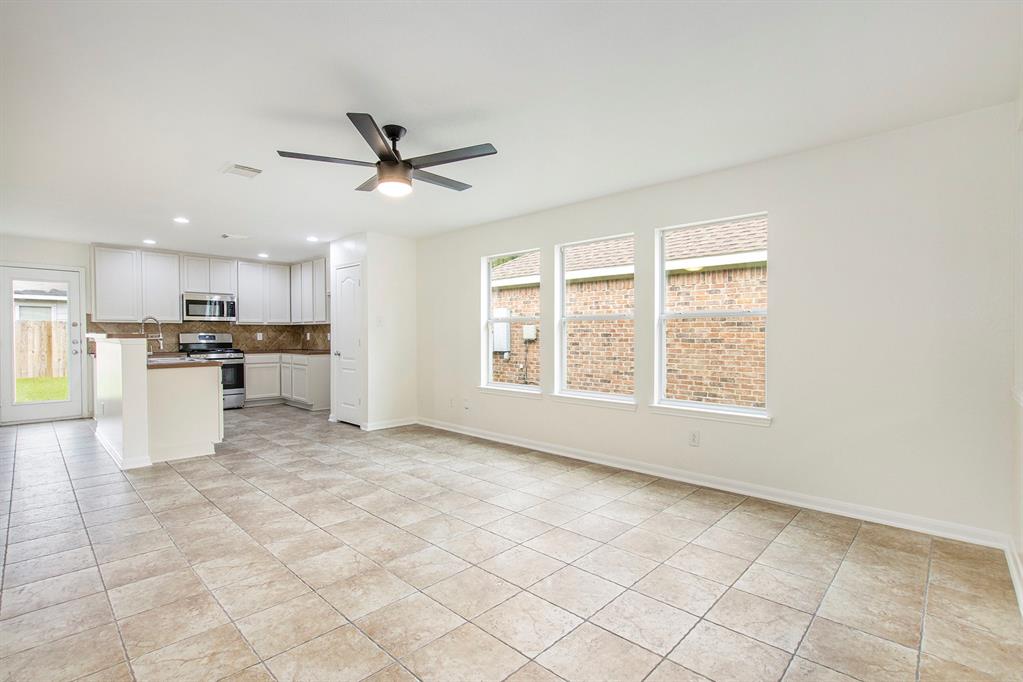 7719 Serene Wood Lane, Cypress, Texas image 11