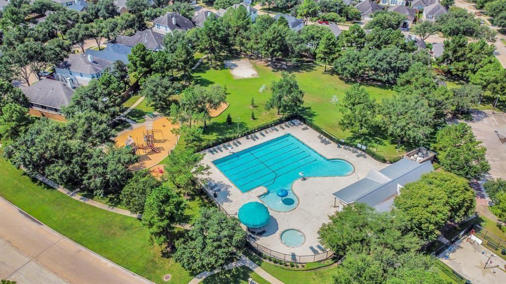7719 Serene Wood Lane, Cypress, Texas image 36