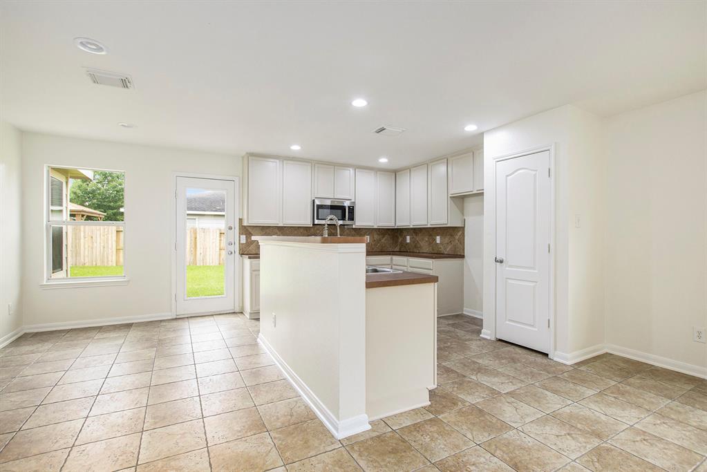 7719 Serene Wood Lane, Cypress, Texas image 17