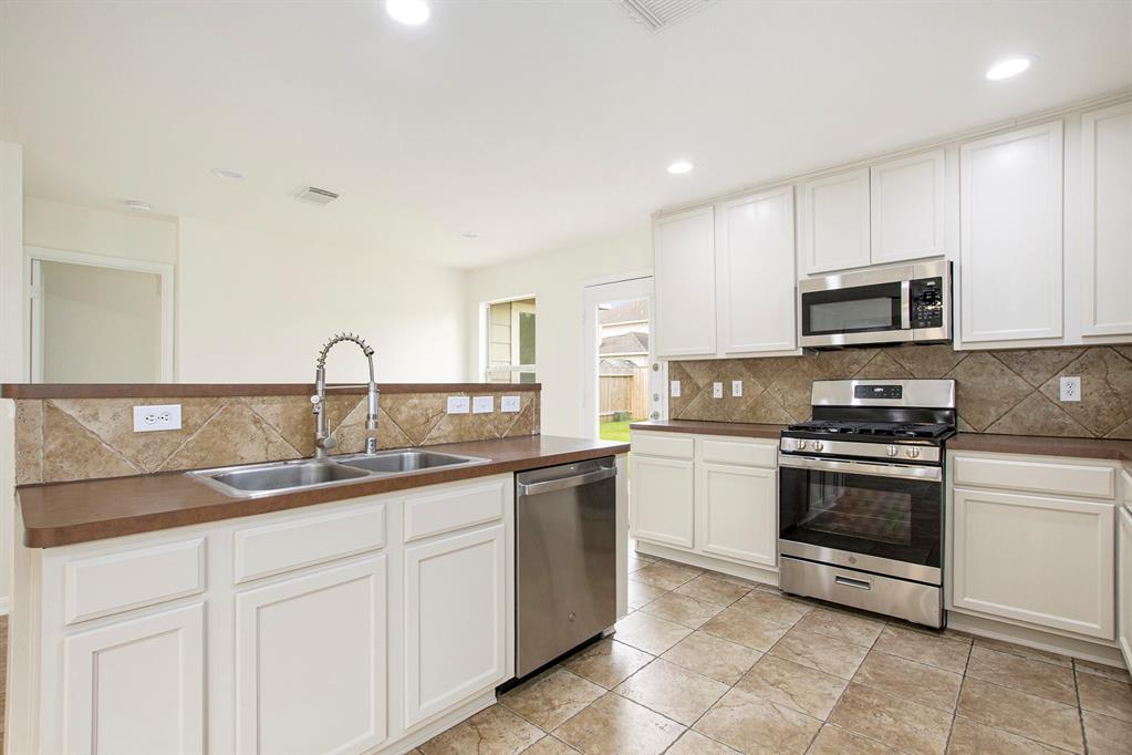 7719 Serene Wood Lane, Cypress, Texas image 14