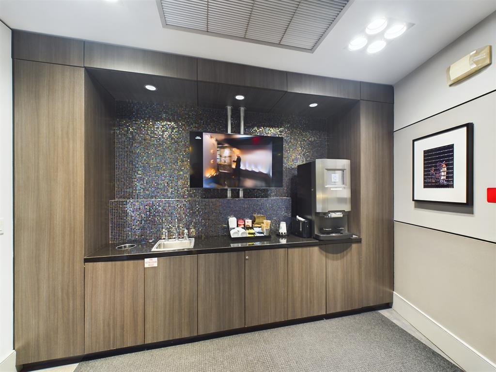 1901 Post Oak Boulevard 2215