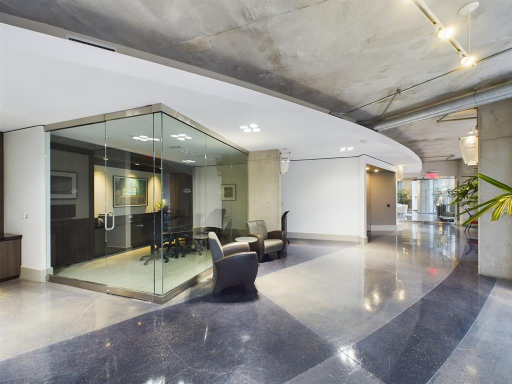 1901 Post Oak Boulevard 2215