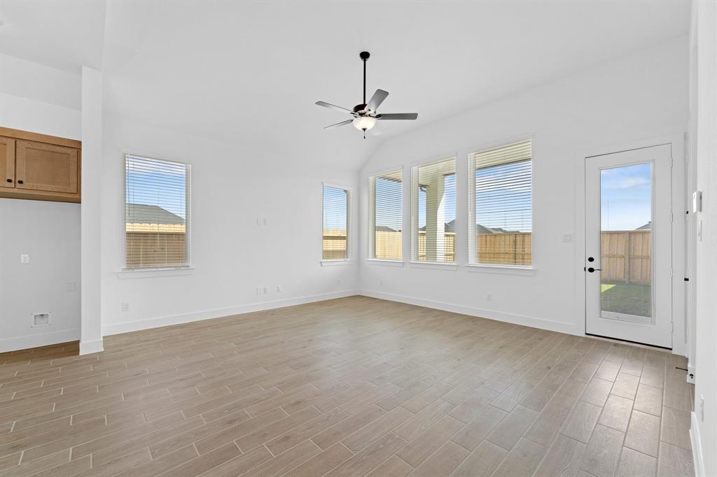 12006 Salty Bend Drive, Mont Belvieu, Texas image 10