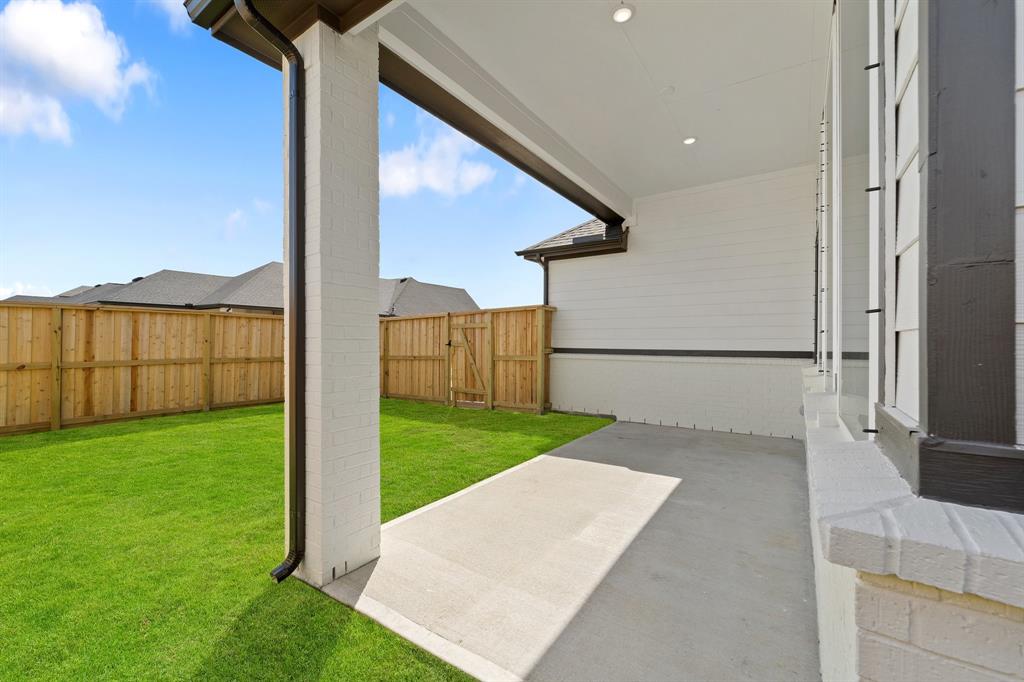 12006 Salty Bend Drive, Mont Belvieu, Texas image 32