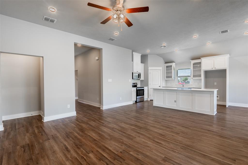 161 Rustic Trace, Snook, Texas image 7