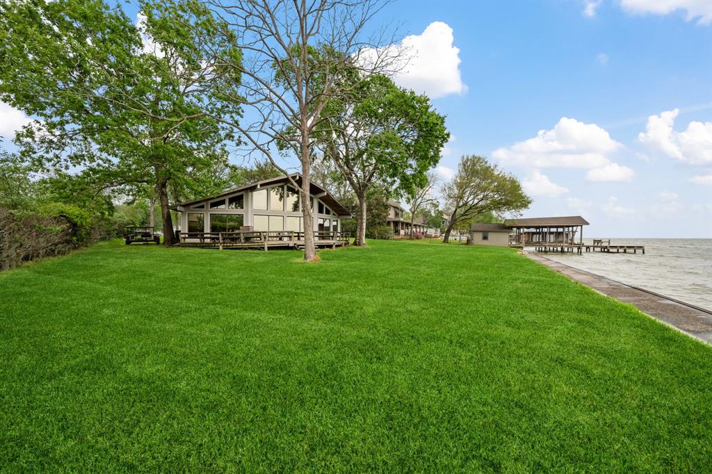 561 Mallard Point, Livingston, Texas image 1