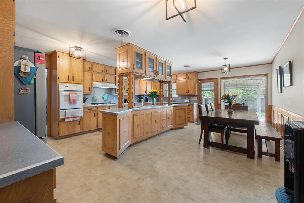 2107 Elmwood Drive, Bryan, Texas image 10