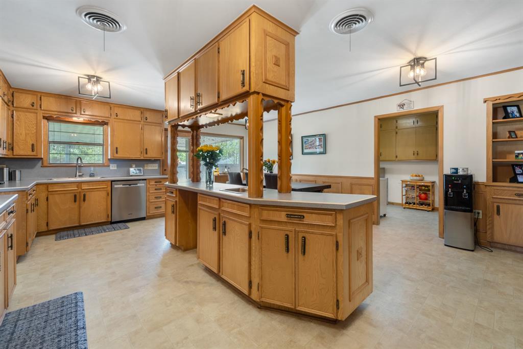 2107 Elmwood Drive, Bryan, Texas image 8