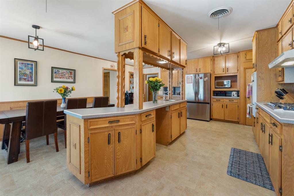 2107 Elmwood Drive, Bryan, Texas image 6
