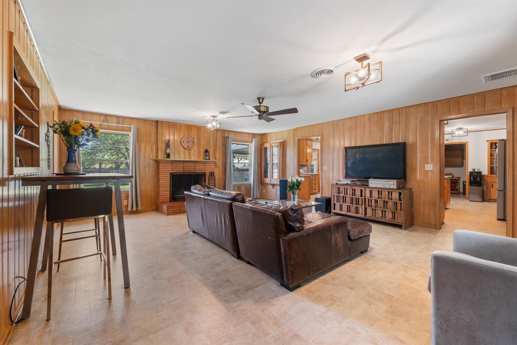 2107 Elmwood Drive, Bryan, Texas image 4