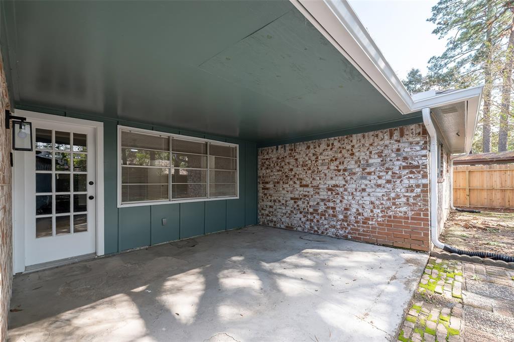 1942 Round Spring Drive, Kingwood, Texas image 27