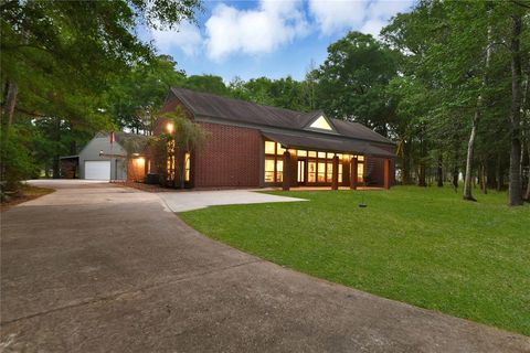 Single Family Residence in Huffman TX 715 Commons Lakeview Drive.jpg
