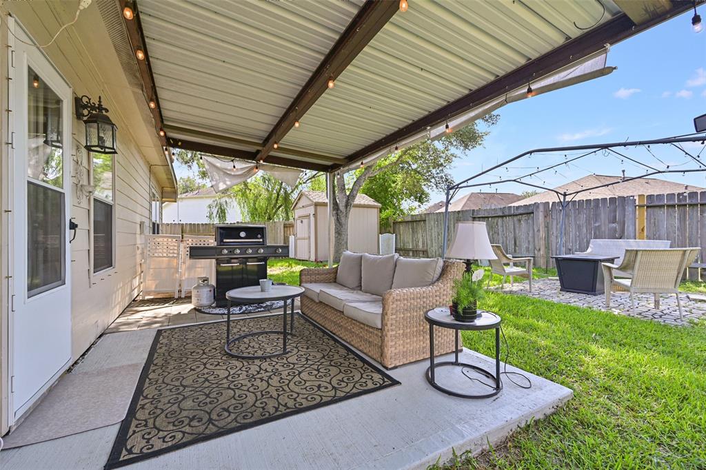 2910 Meridian Bay Lane, Dickinson, Texas image 4