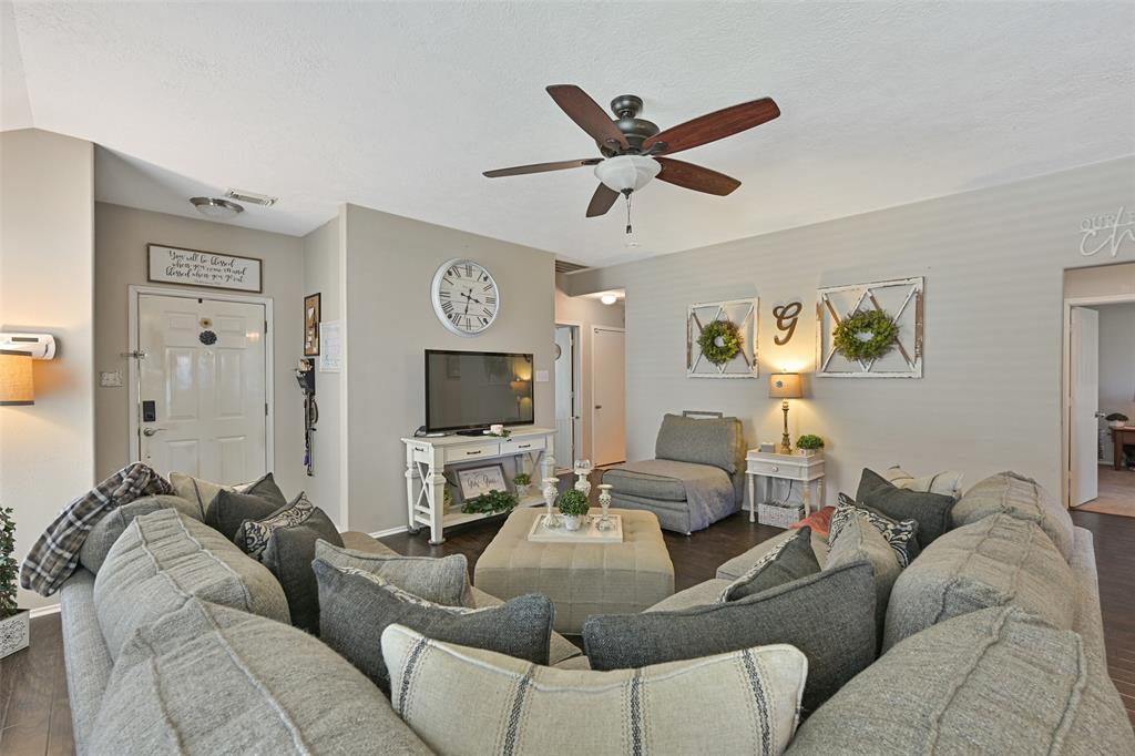 2910 Meridian Bay Lane, Dickinson, Texas image 9