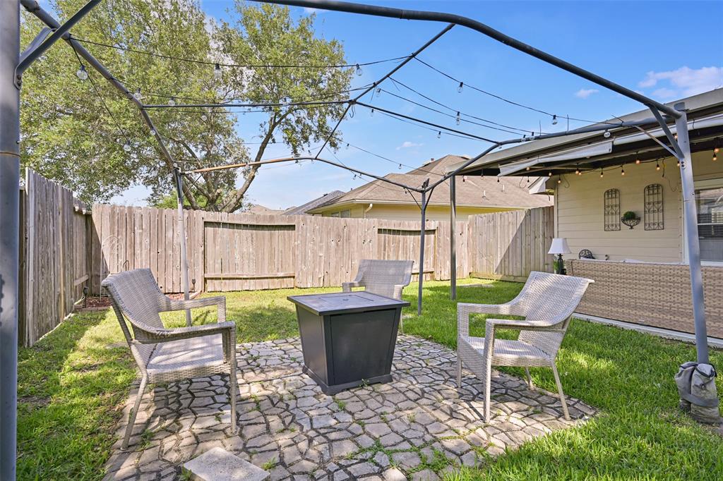 2910 Meridian Bay Lane, Dickinson, Texas image 5