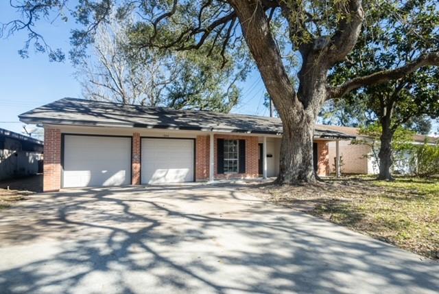 1840 El Mar Lane, Seabrook, Texas image 1
