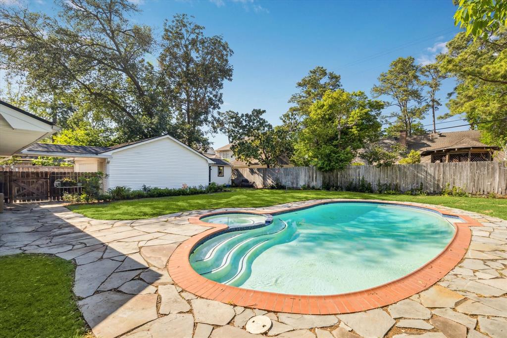12310 Old Oaks Drive, Houston, Texas image 27