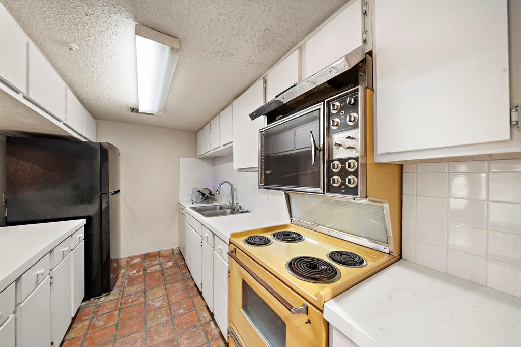 9527 Windswept Lane #9527, Houston, Texas image 3