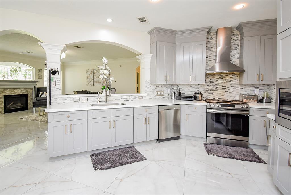 24018 Rain Creek Drive, Tomball, Texas image 16