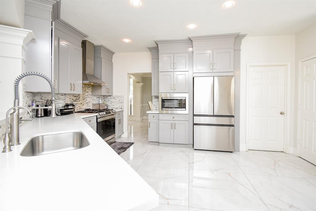 24018 Rain Creek Drive, Tomball, Texas image 18