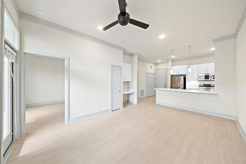 4840 N Shepherd Drive A2 3308 Houston TX 77018