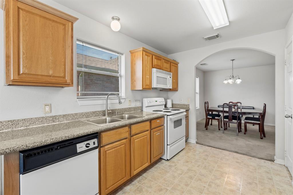 4111 Country Club Drive, Dickinson, Texas image 15