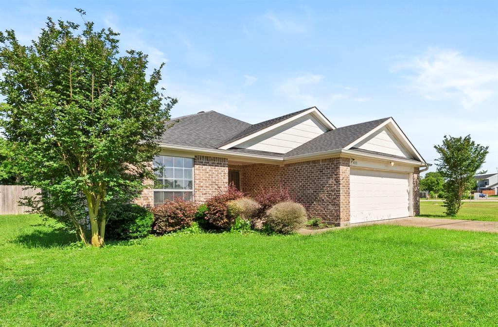 4111 Country Club Drive, Dickinson, Texas image 2