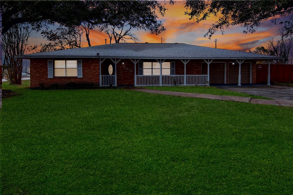 400 W Oak Street, Highlands, Texas image 1