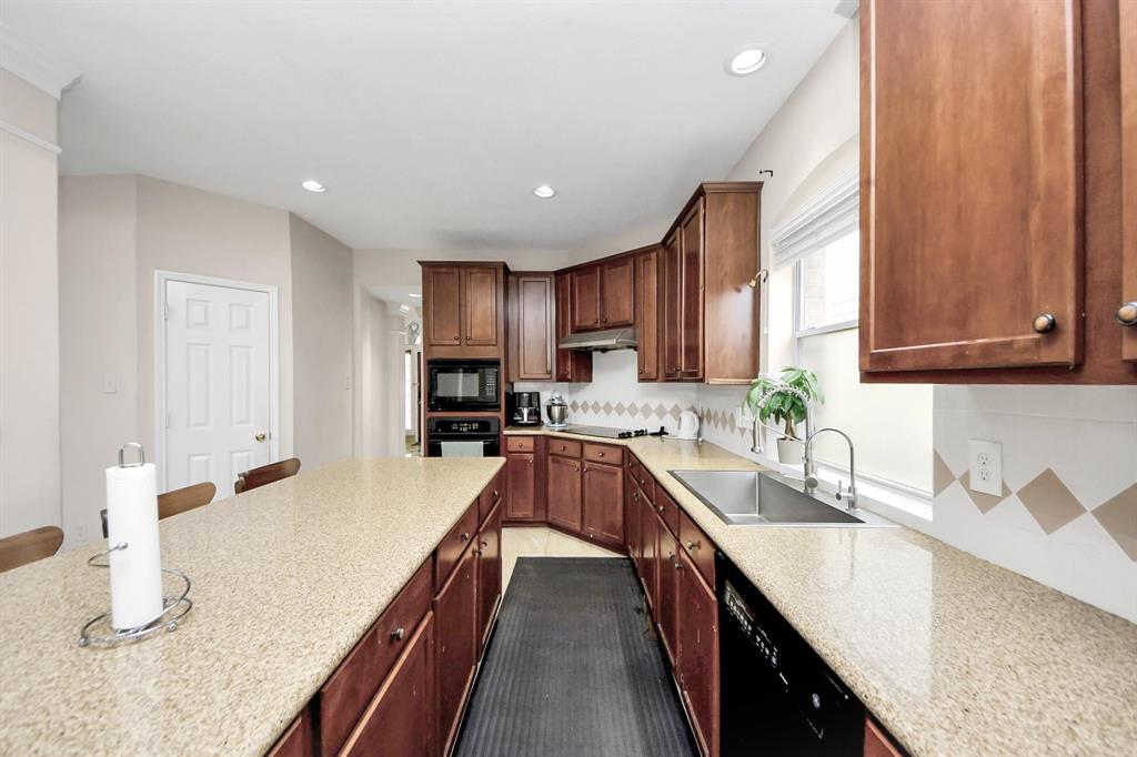 2614 Sunset Lake Drive, Sugar Land, Texas image 17