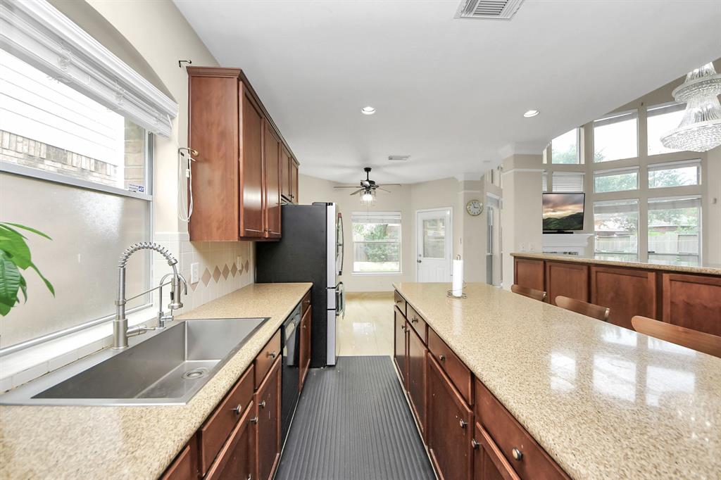 2614 Sunset Lake Drive, Sugar Land, Texas image 14