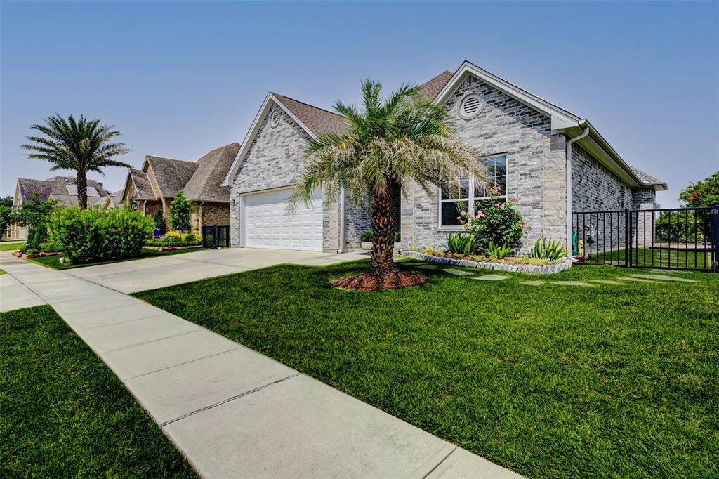 321 Twin Timbers Lane, Kemah, Texas image 2