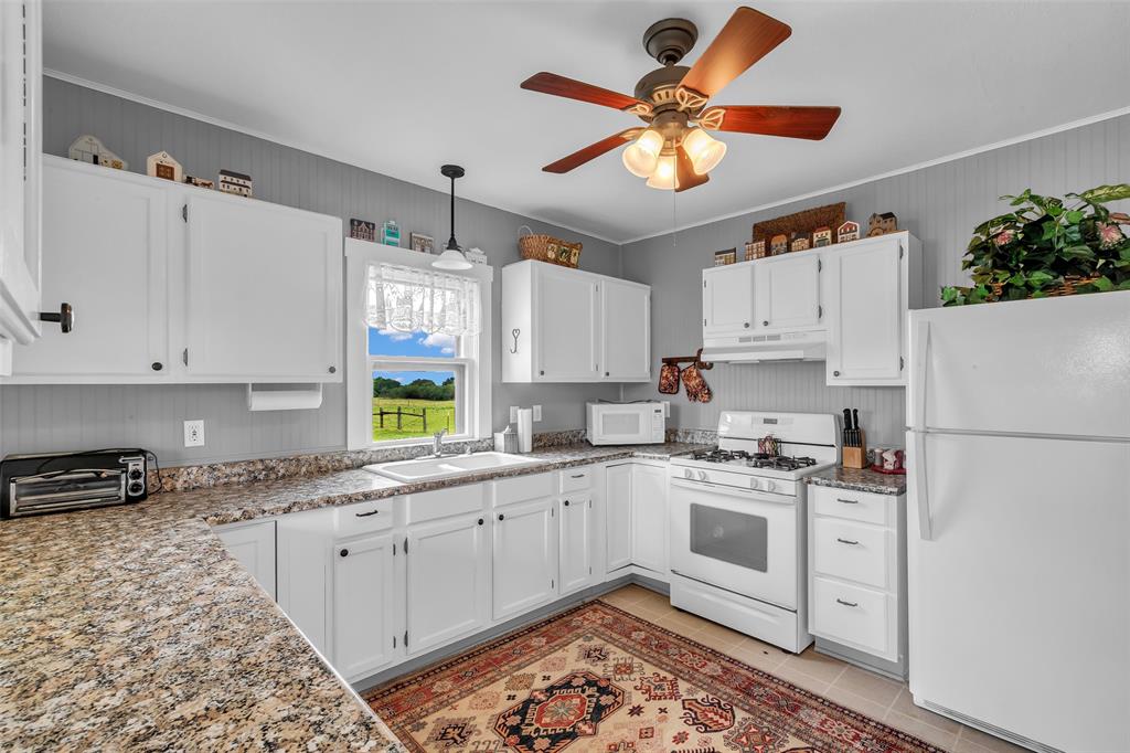 3738 E Parker Road Rd, Muldoon, Texas image 28