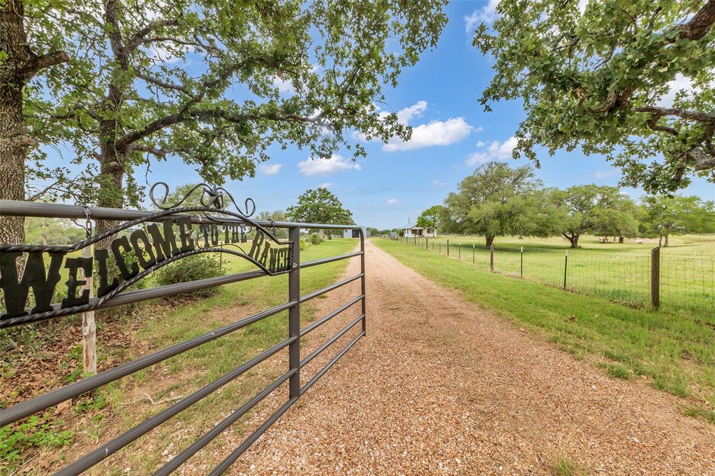 3738 E Parker Road Rd, Muldoon, Texas image 2