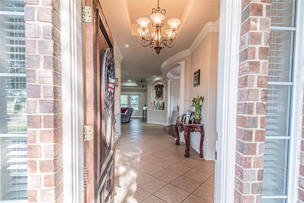 4702 Oasis Point