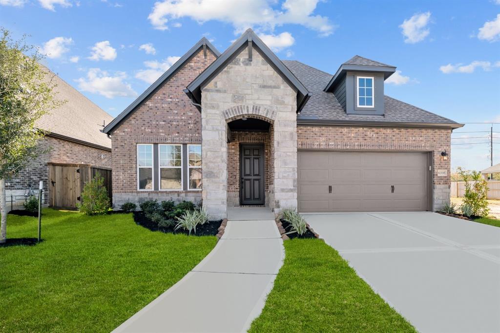 12335 Grassy Bend Drive, Mont Belvieu, Texas image 2