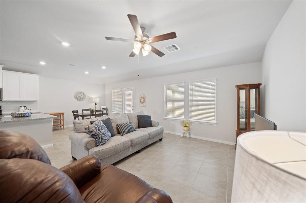 2322 E Winding Pines Dr, Tomball, Texas image 3