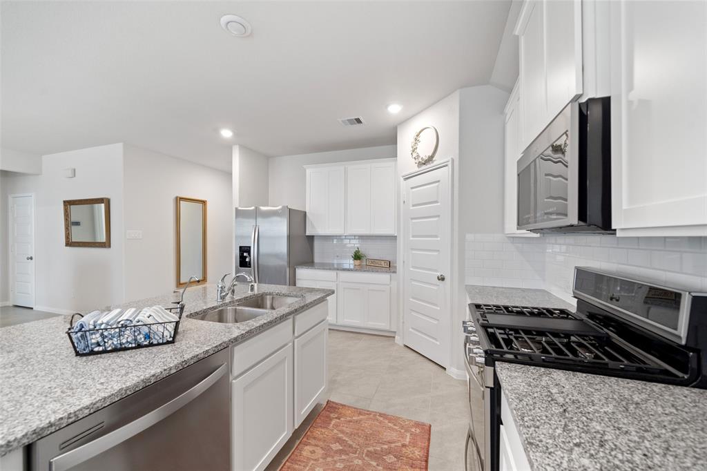 2322 E Winding Pines Dr, Tomball, Texas image 2