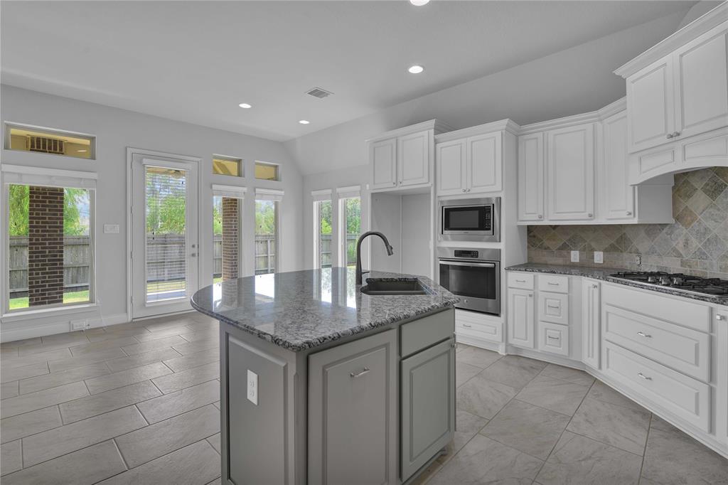 23606 Crossworth Drive, New Caney, Texas image 9