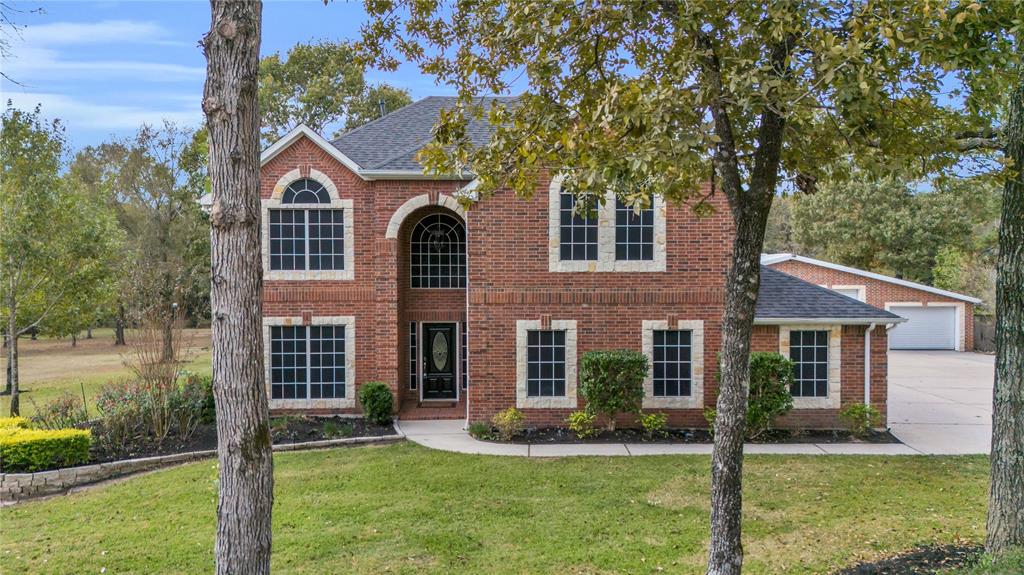 203 Mapleleaf