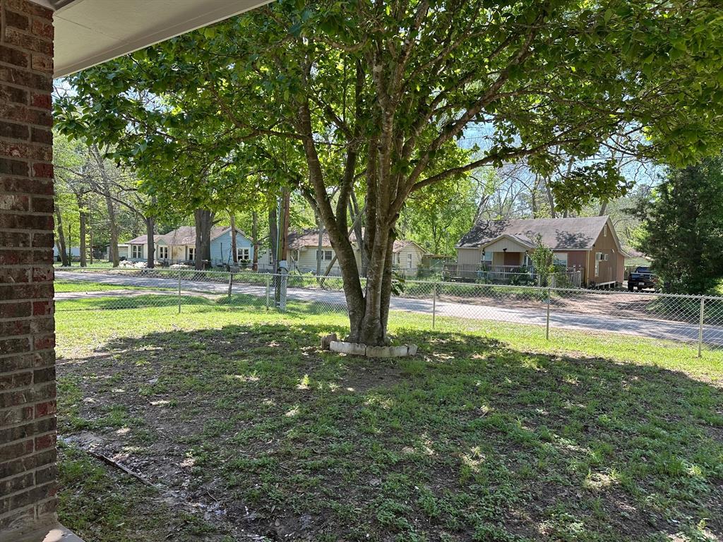 802 E Terrell Avenue, Crockett, Texas image 3