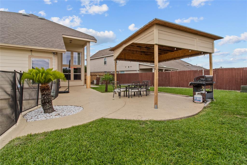 5443 Espuela Lane, Baytown, Texas image 2