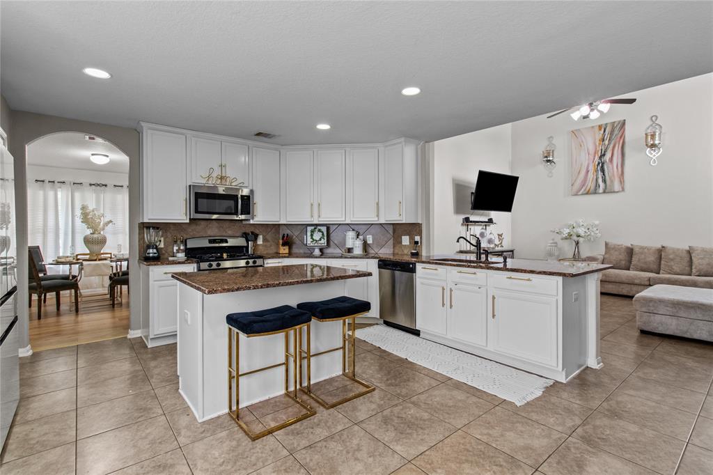 5443 Espuela Lane, Baytown, Texas image 7