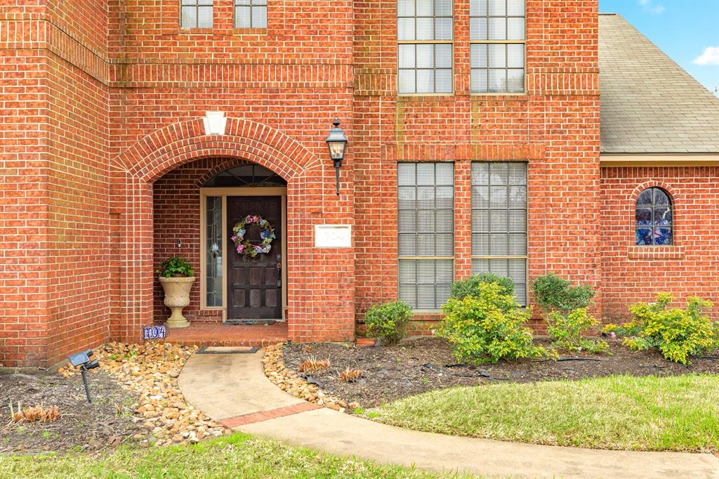 704 Walnut Street, Lake Jackson, Texas image 3