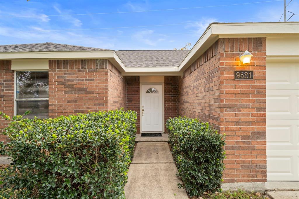 9521 Amberjack Drive, Texas City, Texas image 3