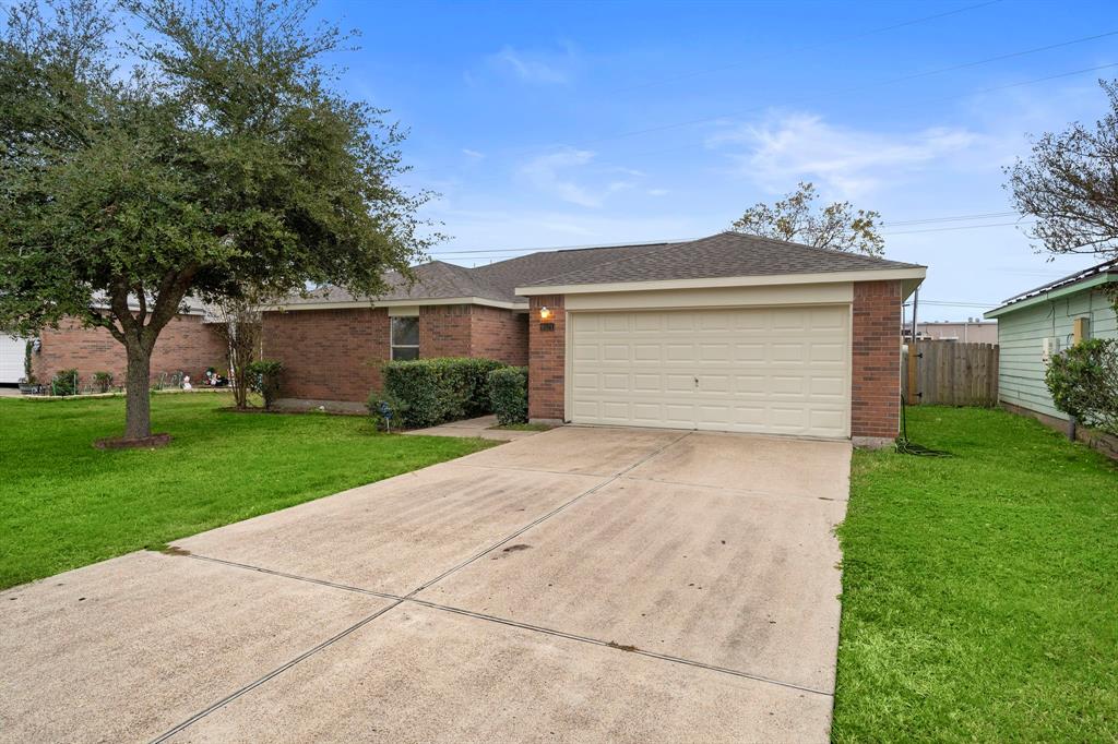 9521 Amberjack Drive, Texas City, Texas image 2