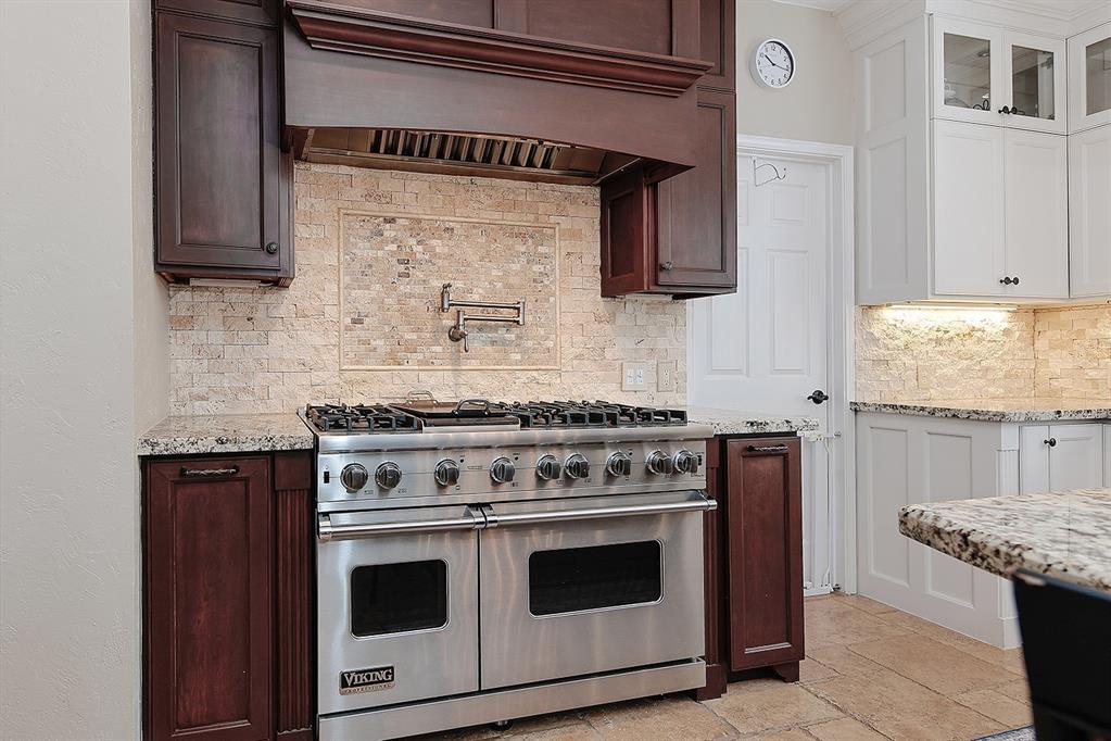 19 Crested Point Place, The Woodlands, Texas image 13