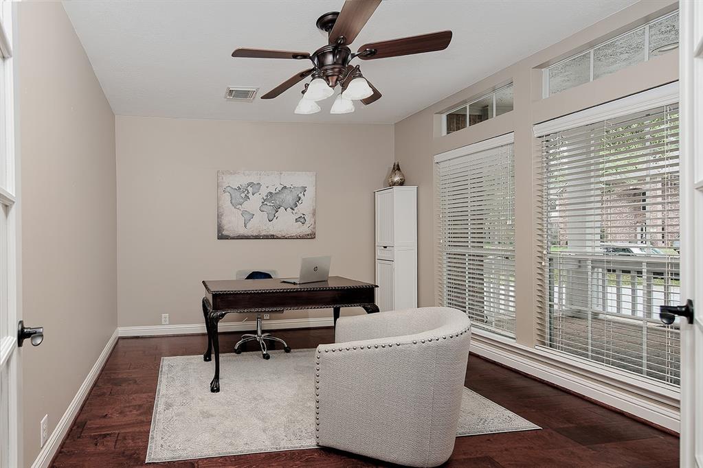 19 Crested Point Place, The Woodlands, Texas image 8